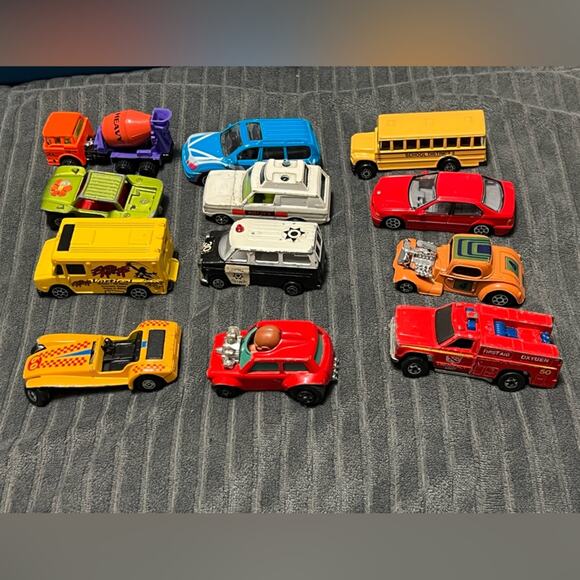 Huge Lot 53 PC Cars Matchbox Hot Wheels Corgi Vintage 70s - Early 2000s W/ CASE - Picture 16 of 16